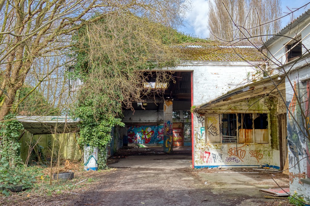 HDR Doel belgie belgique urbex decay verlaten spookdorp spookstad kerncentrale graffiti